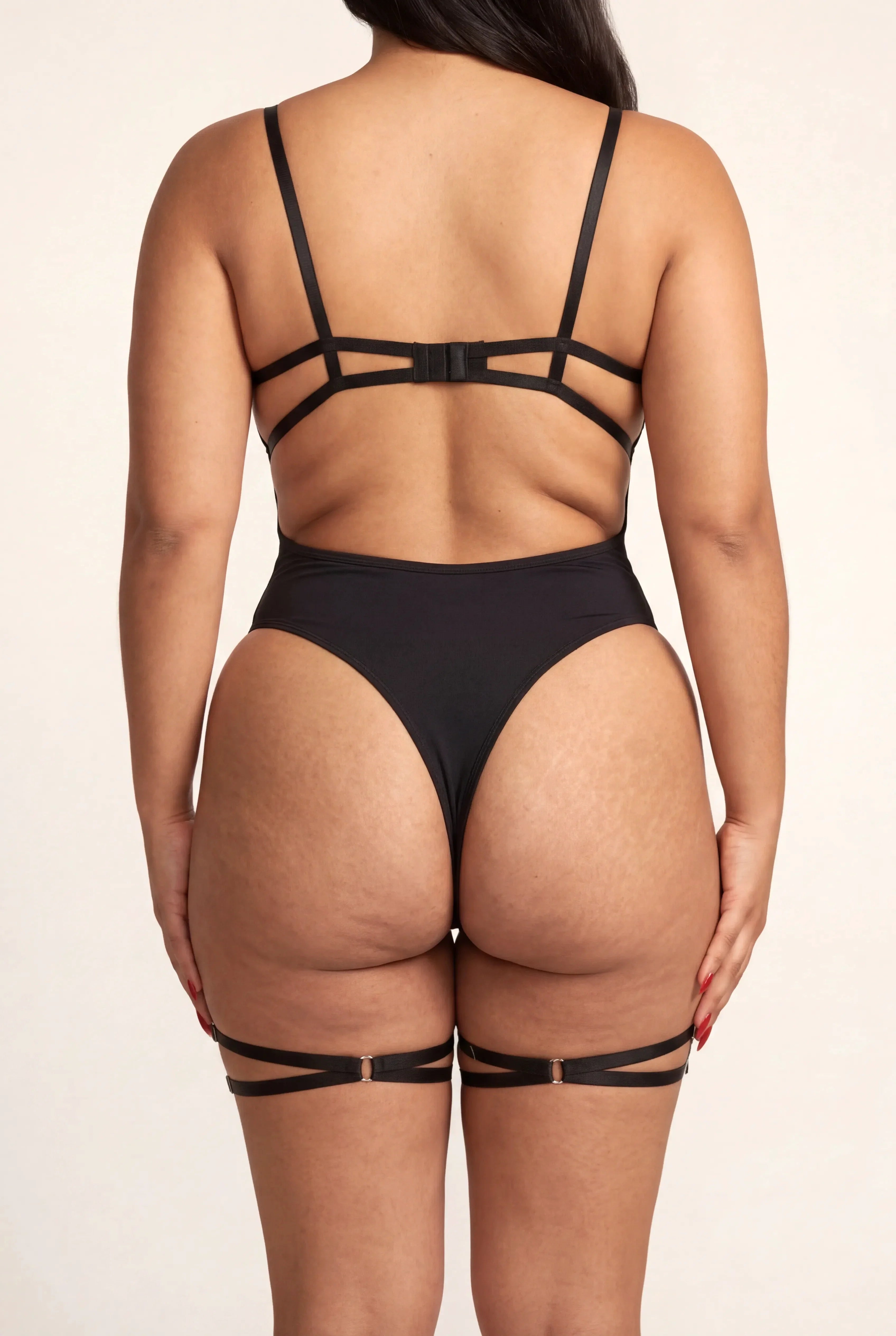 Body Avec Tour De Cuisses Noir Sauvage - NAKED Underwear - Pose créative face visible