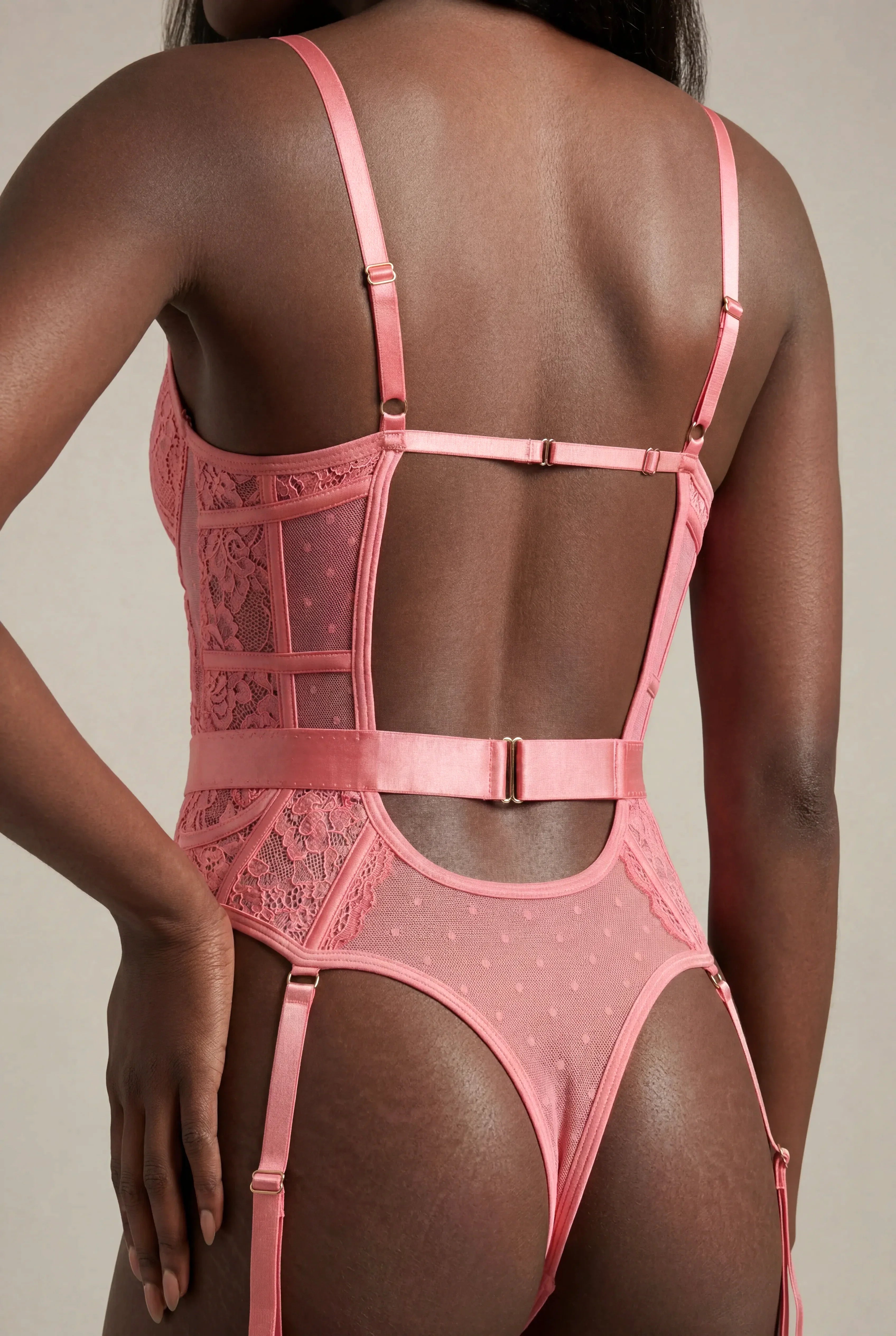 Body en dentelle avec tour de cuisses - AUDACE Rose - NAKED Underwear - Close-up produit dos