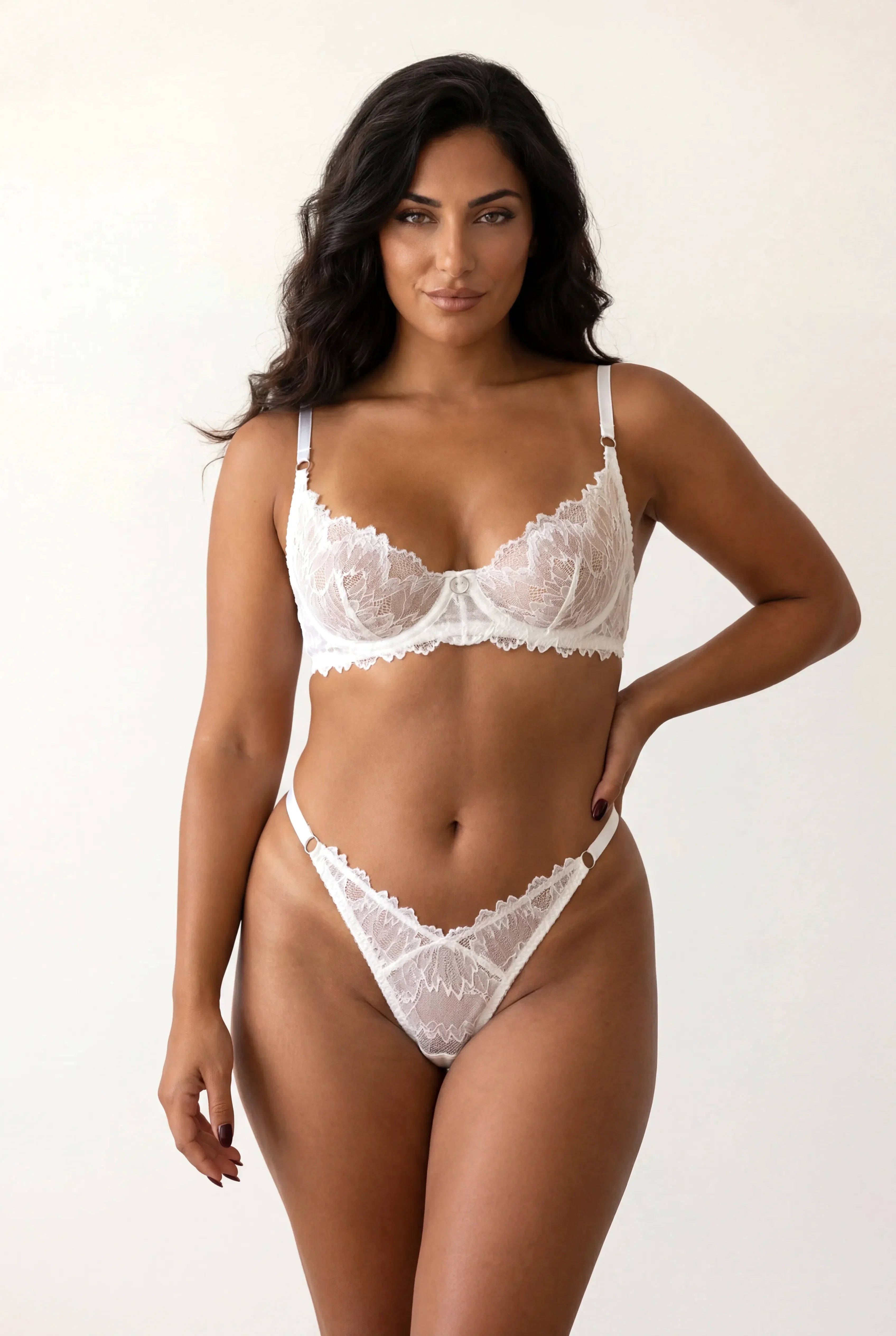 Zweiteiliges Dessous-Set - LILITH - NAKED Underwear - Stehendes Model Vorderseite