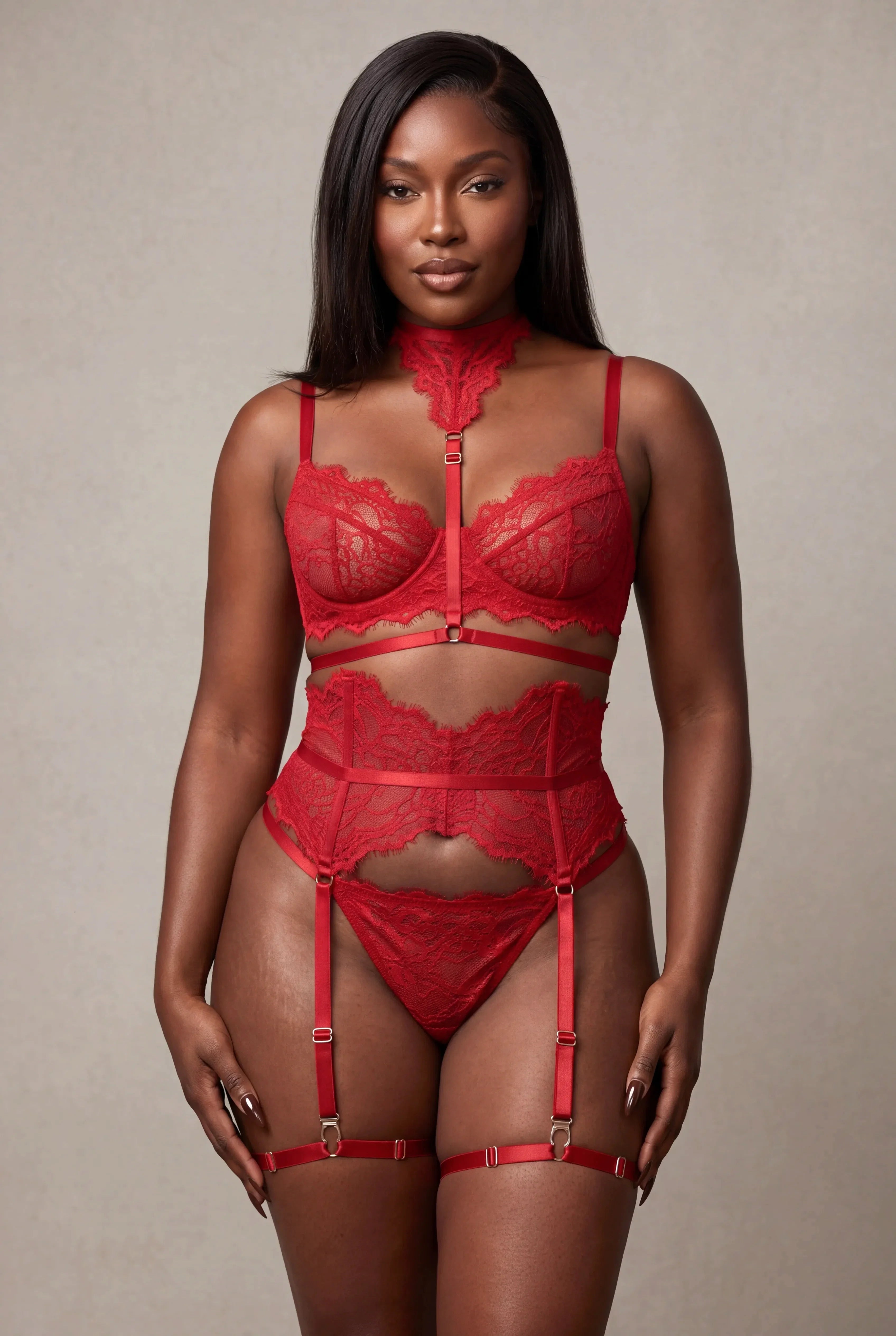Ensemble Lingerie Pour Femme Cinq Pi Ces Moon Rouge - NAKED Underwear - Mannequin debout face