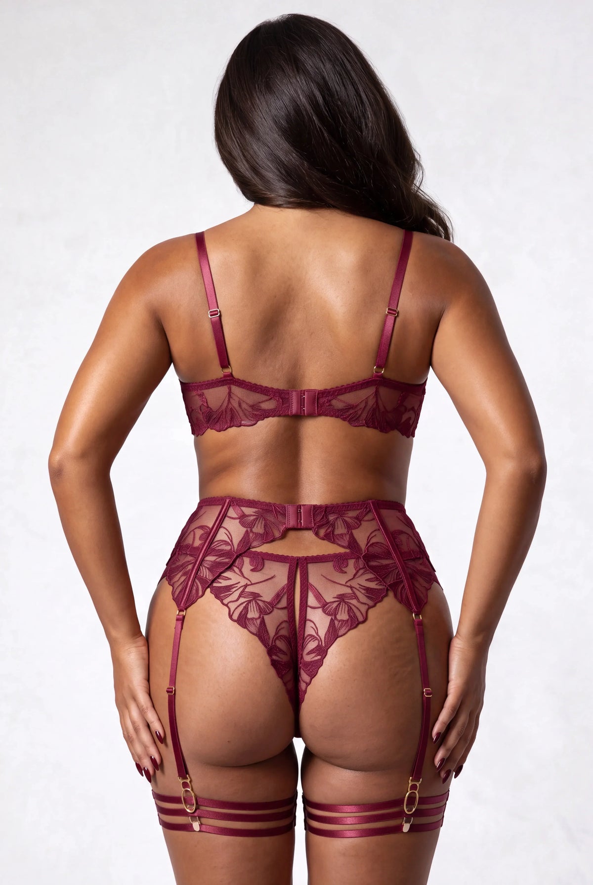 Ensemble lingerie quatre pièces avec tours de cuisse et gants - FLAME Bordeaux - NAKED Underwear FR